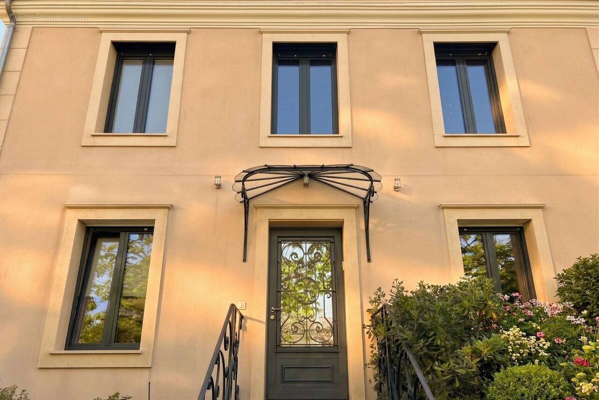 Maison à SAINT-MAUR-DES-FOSSES