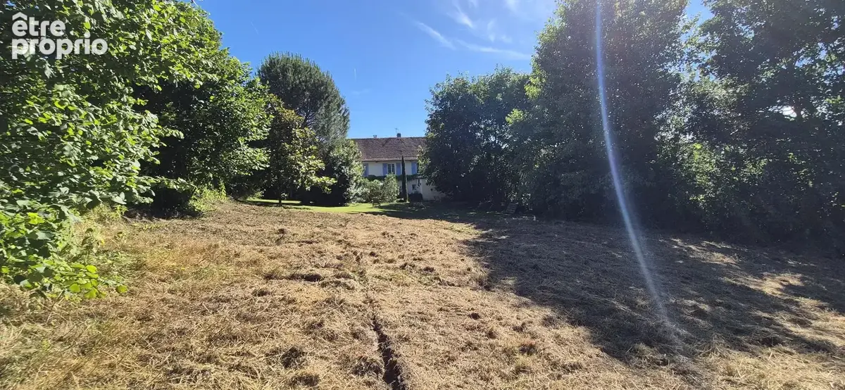 Bâtisse de 140 m2 habitables sur parce de 3375 m2, avec garage, grange et caves. - photo 17