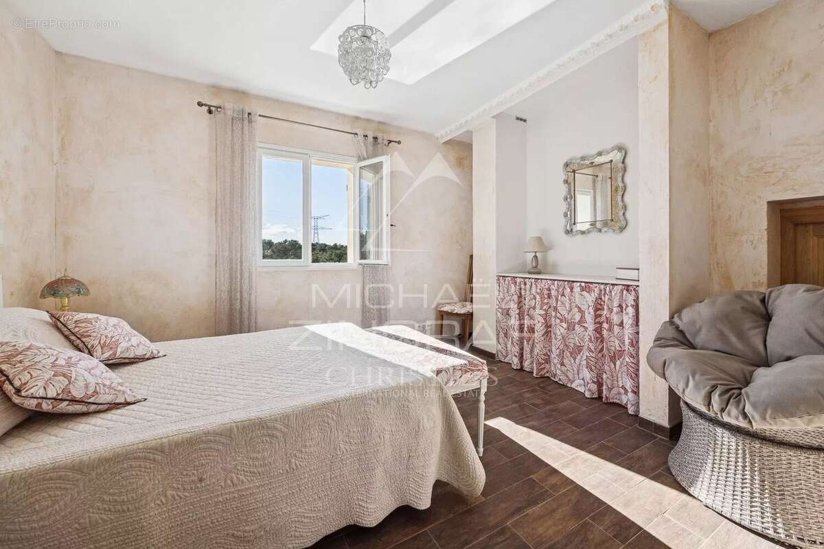 Maison à SAINT-CEZAIRE-SUR-SIAGNE