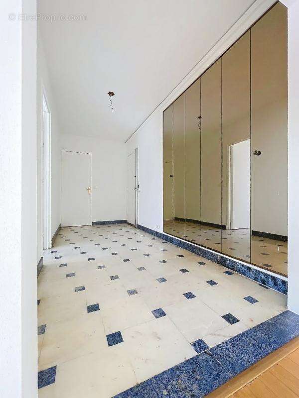 Appartement à NEUILLY-SUR-SEINE