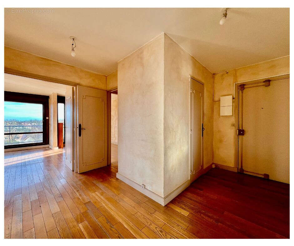 Appartement à JOUY-EN-JOSAS