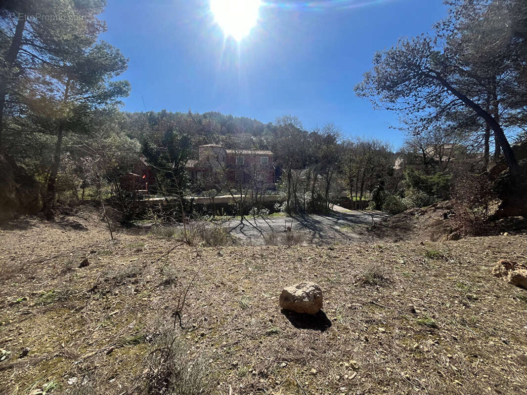 Terrain à VILLESEQUE-DES-CORBIERES