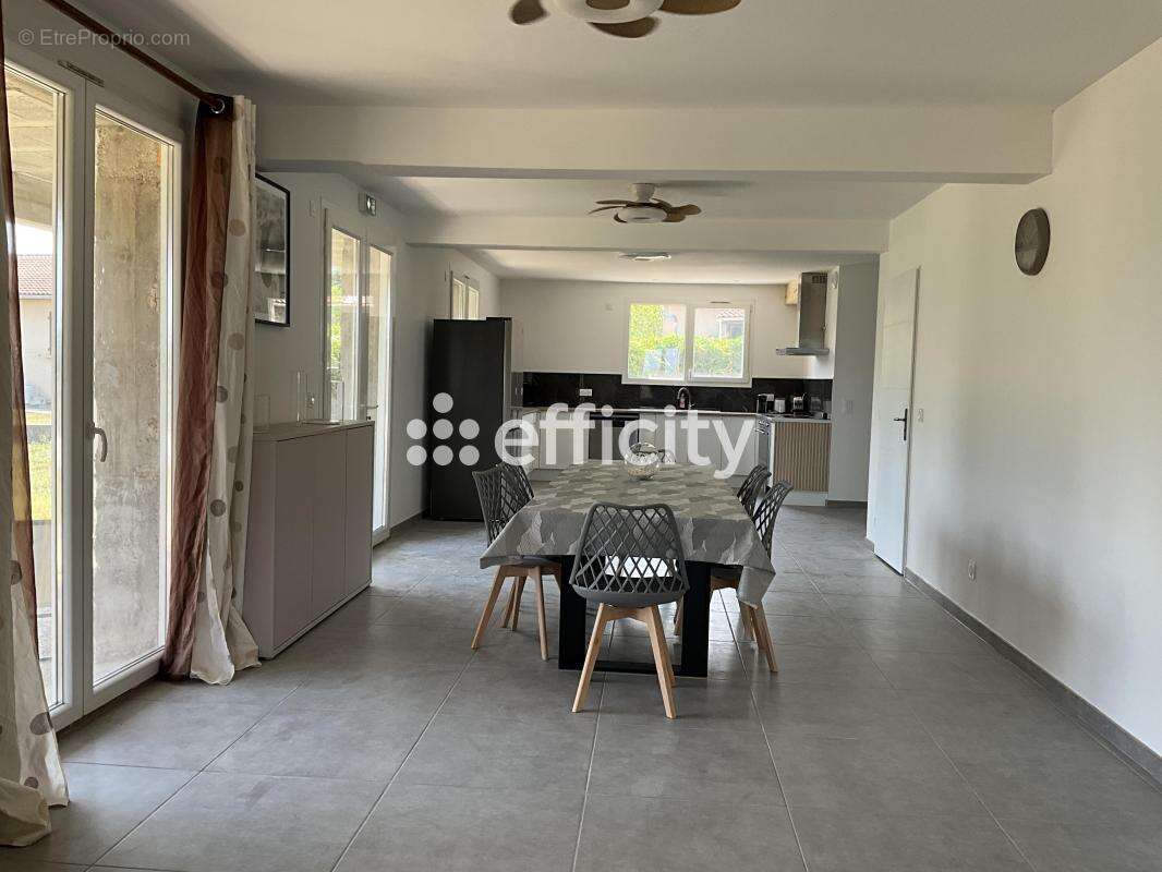 Maison 232 m² à Chomerac  - photo 7