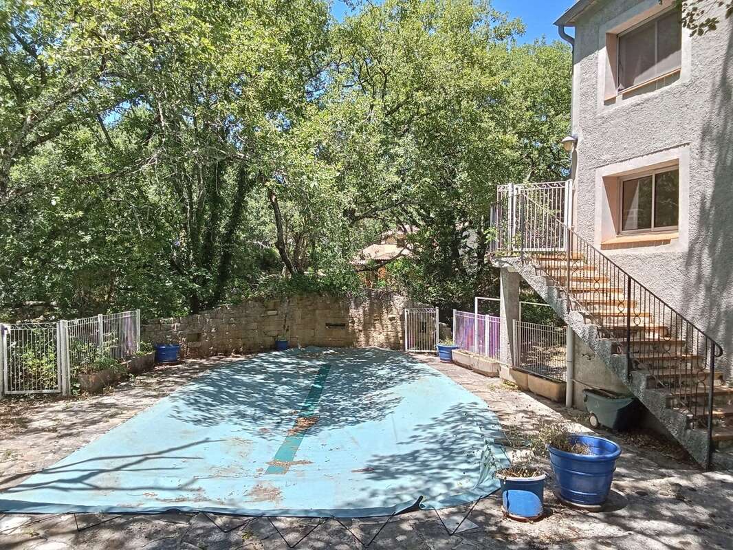 Maison d'architecte  225 m² habitables  Terrain arboré de 2 700 m² avec piscine - photo 14