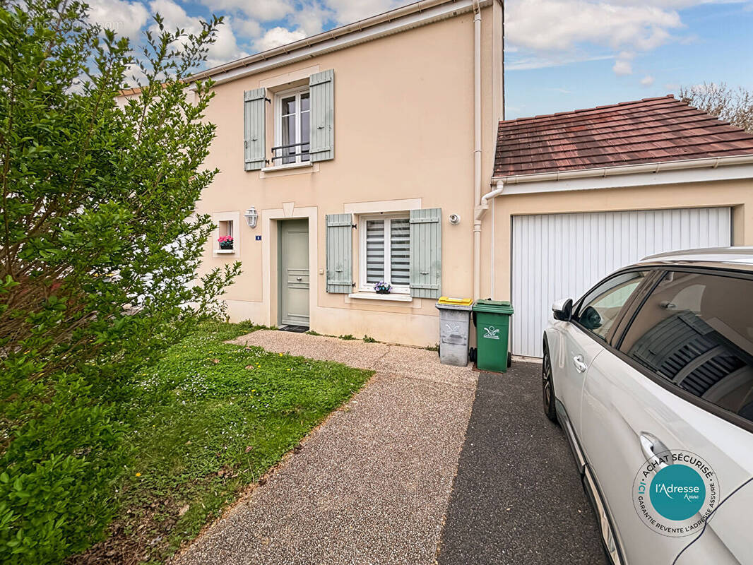 Maison à FONTENAY-LE-VICOMTE