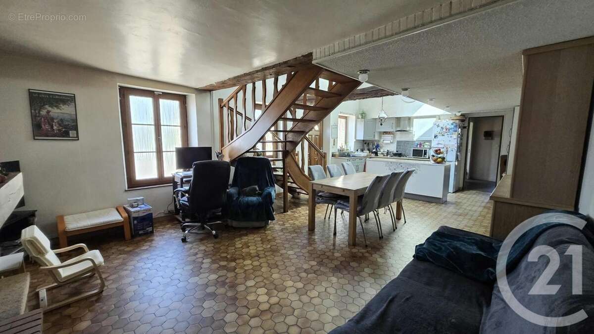 Maison 4 pièces 124 m² à vendre à Saint-Vaast-De-Longmont (60410) - photo 4