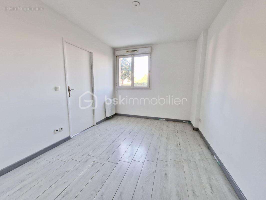 Appartement récent rez de jardin avec terrasse - photo 5