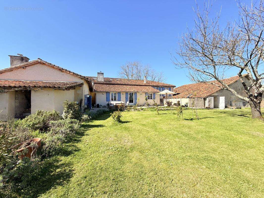 Maison à AUBETERRE-SUR-DRONNE