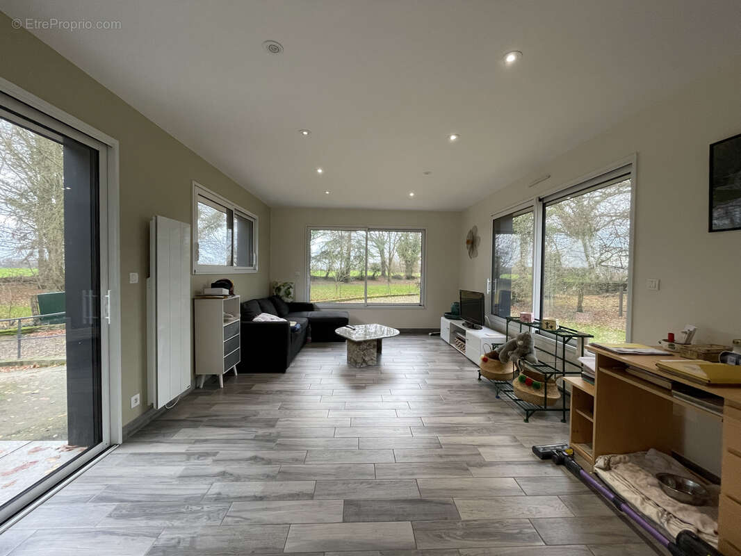 Maison à SAINT-GEORGES-BUTTAVENT