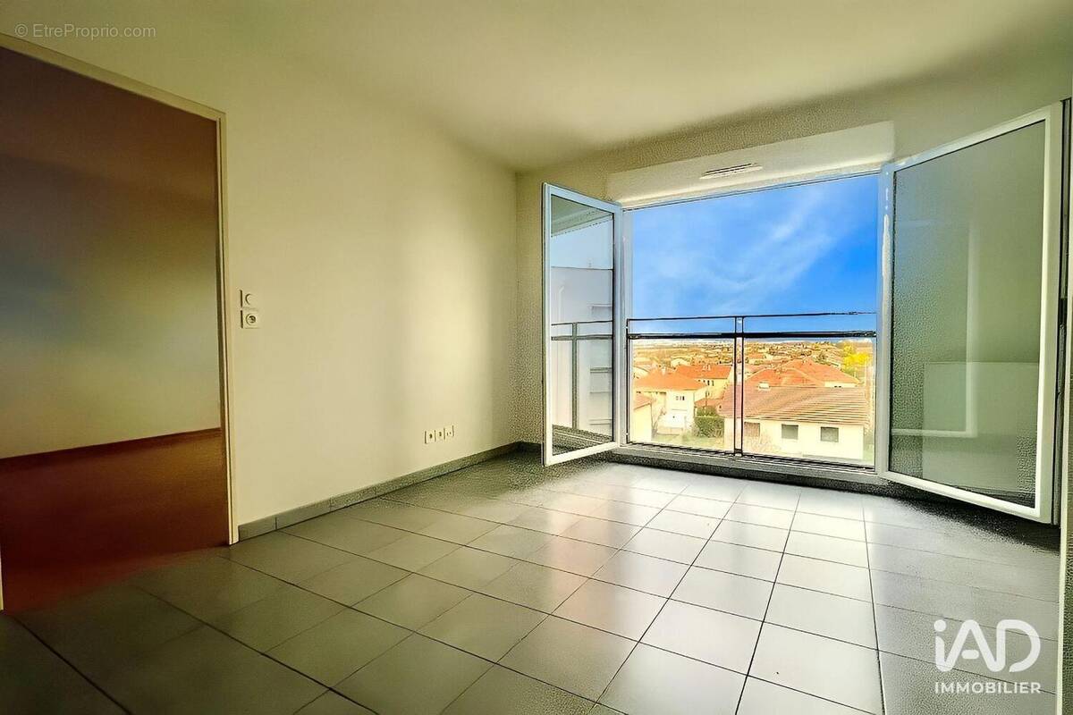 Photo 1 - Appartement à FEYZIN