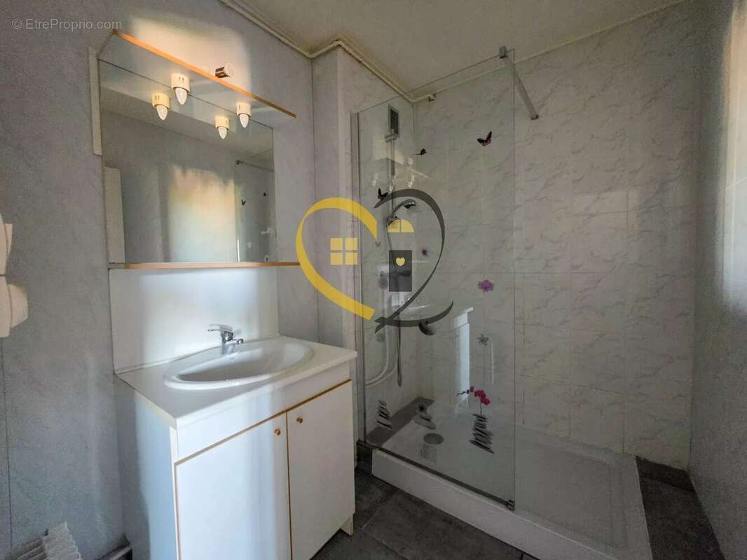 Appartement T3 rénové de 64 m² avec garage et cave – Résidences des Planchards à Yzeure - photo 11
