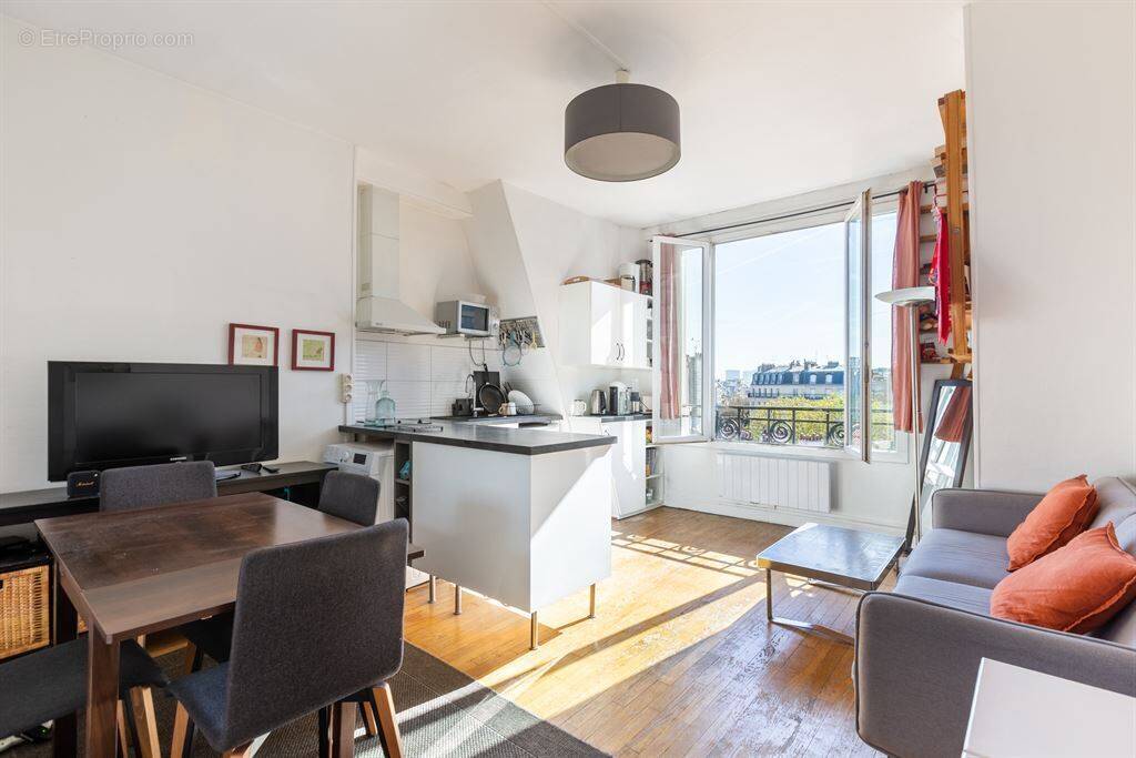 Appartement à PARIS-14E