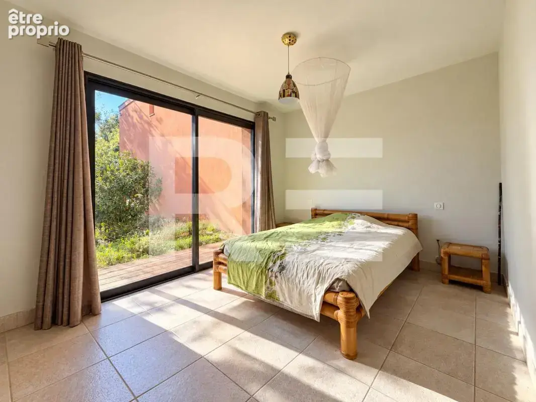 Maison 145 m² – 5 chambres, piscine, terrain de 3 858 m² - photo 4