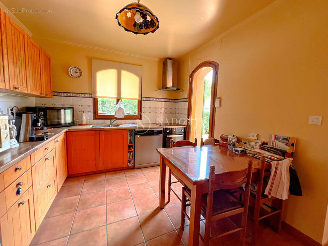 Maison Saint Pantaleon 5 pièce(s) 140 m2 - photo 4