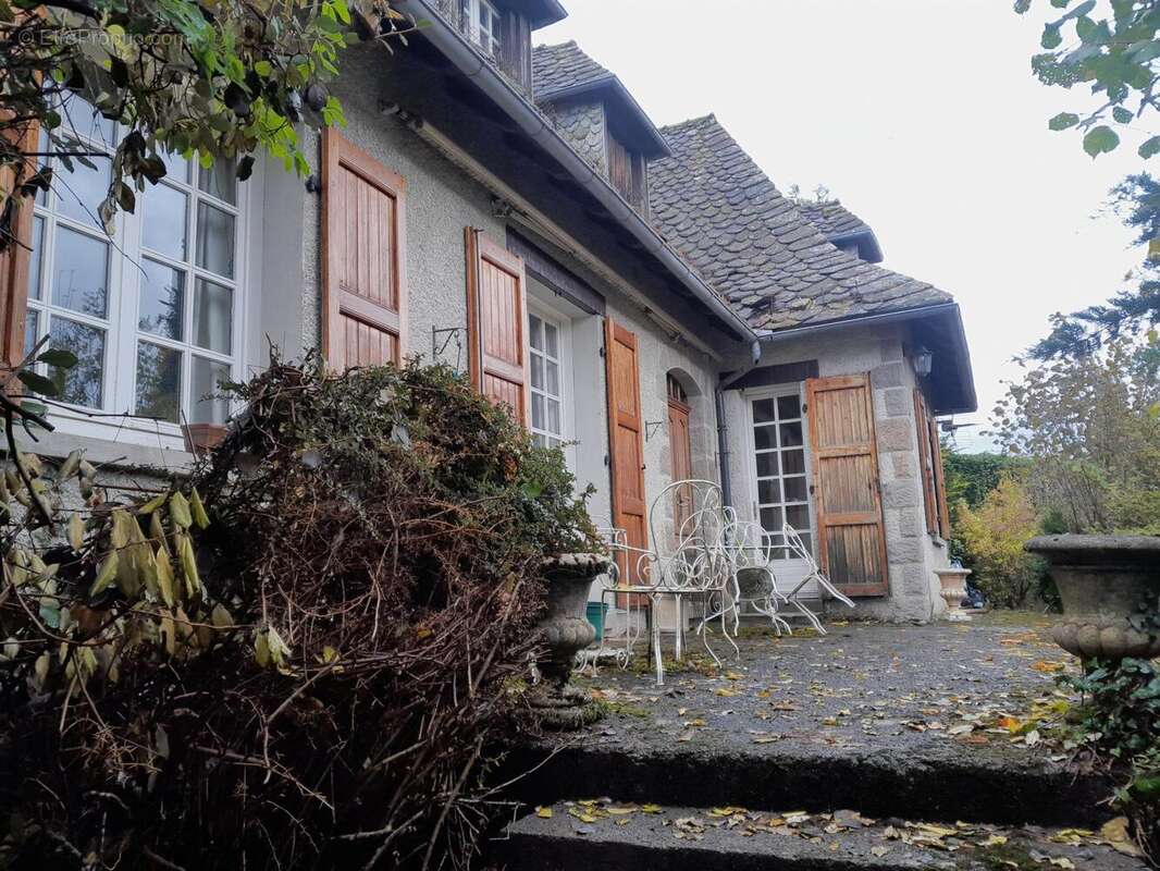 Photo 2 - Maison à VIC-SUR-CERE