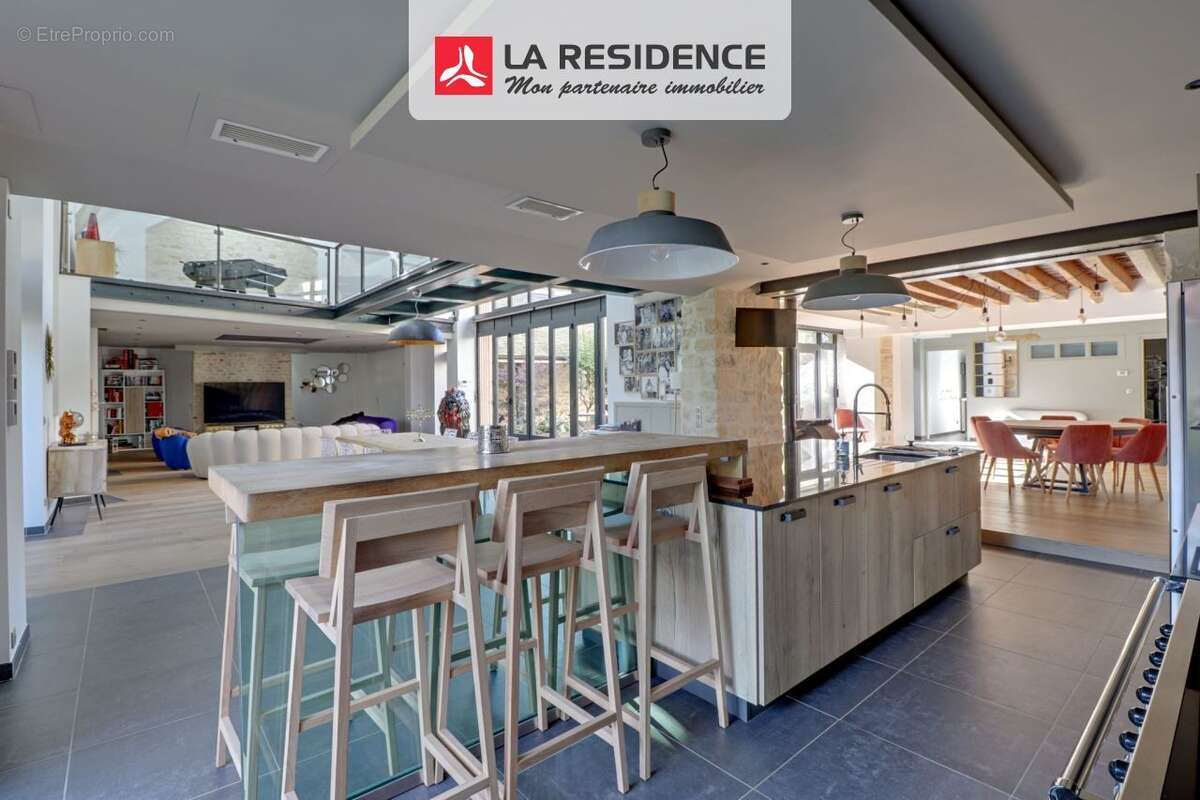 Maison 563 m² à Jouy-Le-Moutier  - photo 6