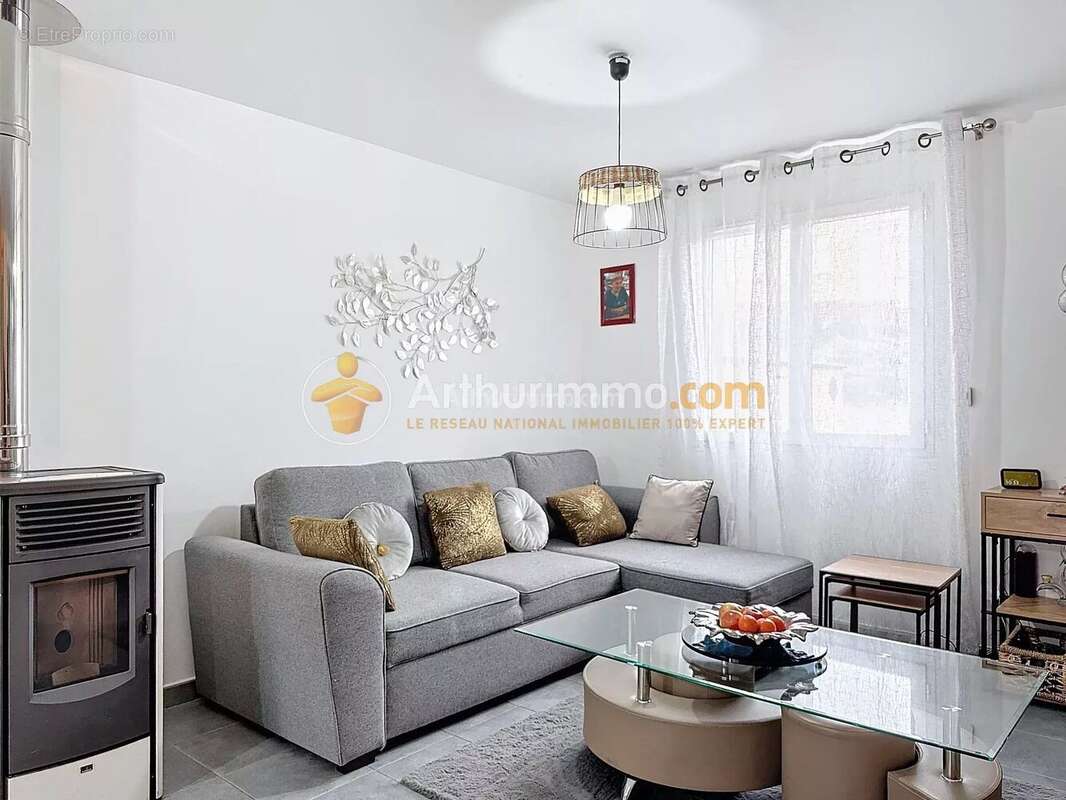 Maison à NIVOLAS-VERMELLE