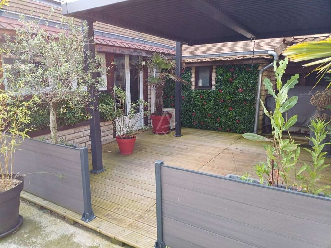 Maison à SAINT-ETIENNE-DU-ROUVRAY