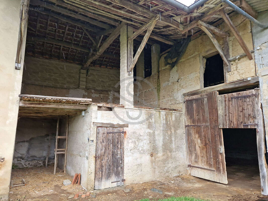 Ferme - 90 m2 + Grange 100 m2 - photo 4