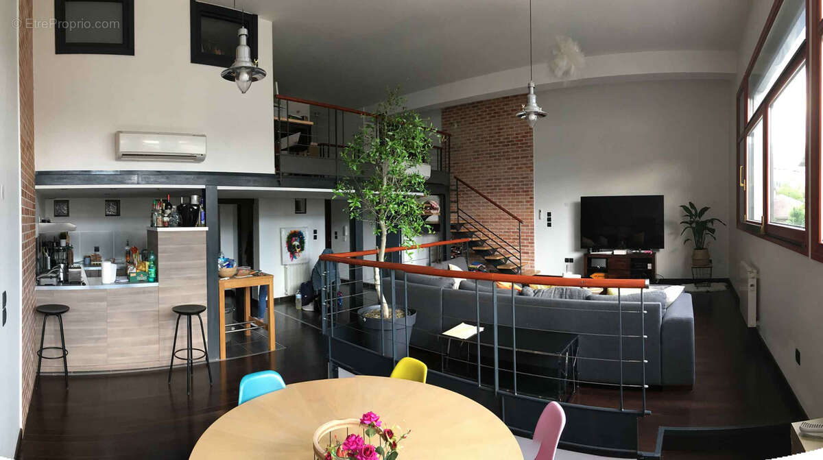 HIDRI IMMO PLUS vous propose un loft d'architecte 4 pièces avec clim réversible et parking loué à La Tronche - photo 2