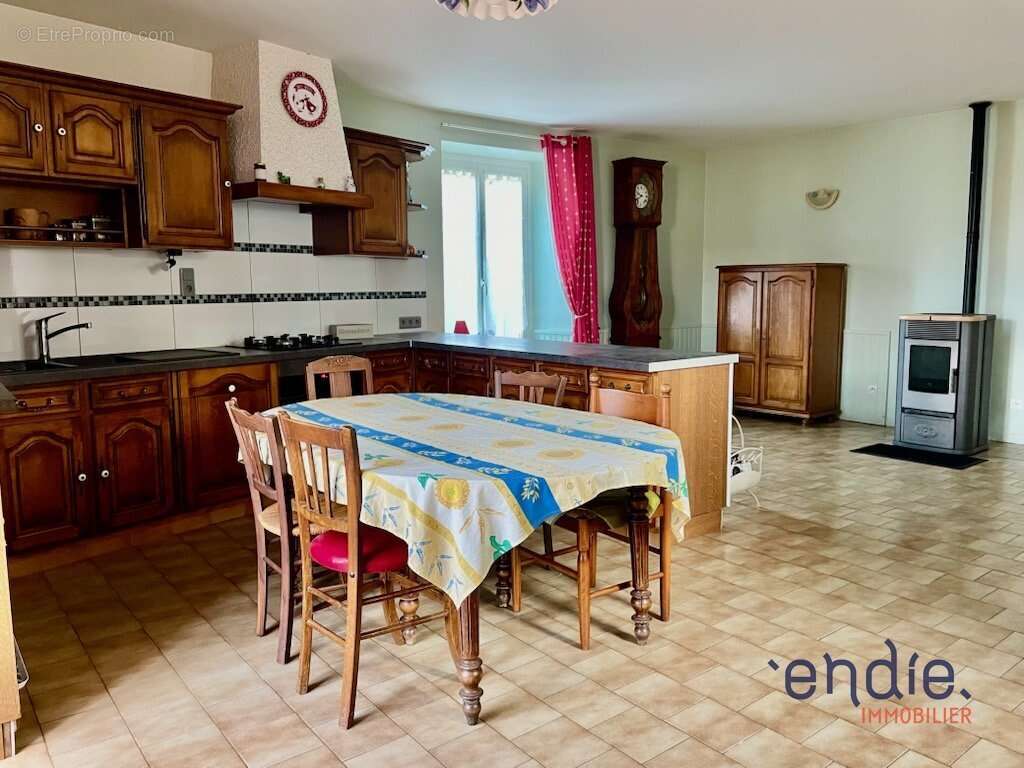 Maison à SAINT-JOUIN-DE-MARNES