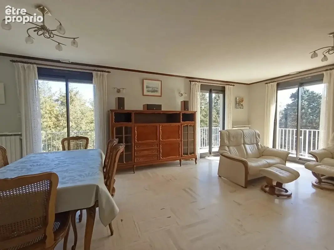 Maison familiale de 180m² à Saint-Genest-Lerpt - photo 5