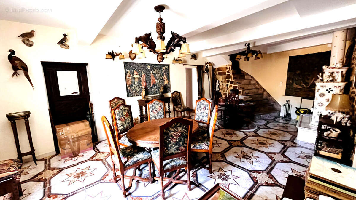 Maison à MONTOULIERS