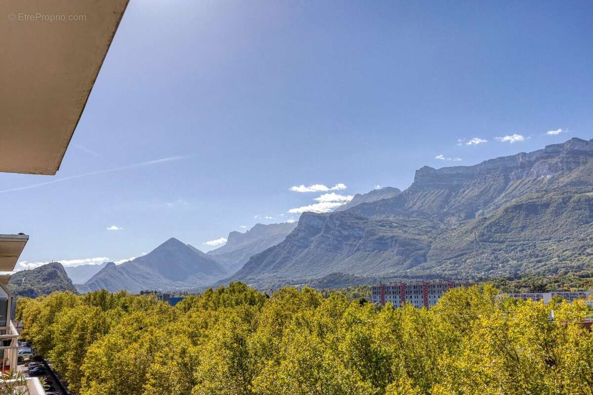 Appartement à LE PONT-DE-CLAIX
