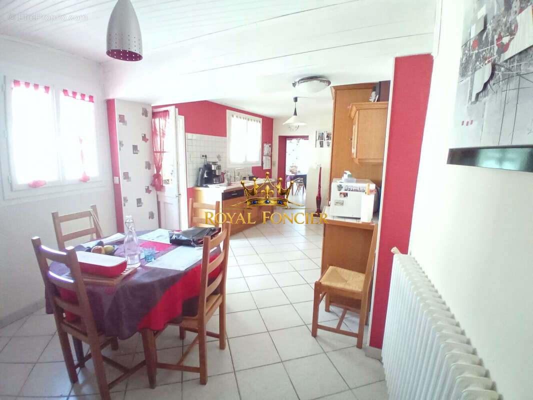 Maison 195 m² à Buxeuil  - photo 5