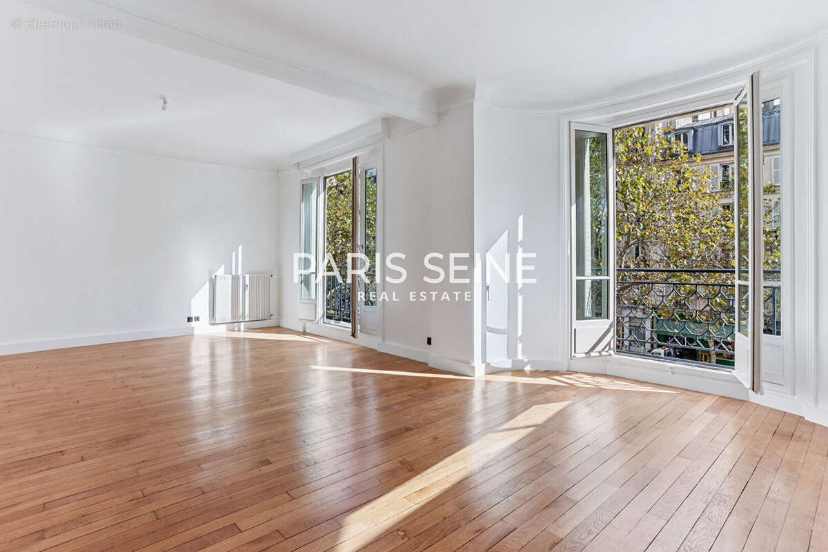 Appartement à PARIS-7E