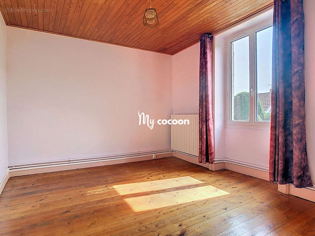 Maison à NEUVILLE-SUR-AIN