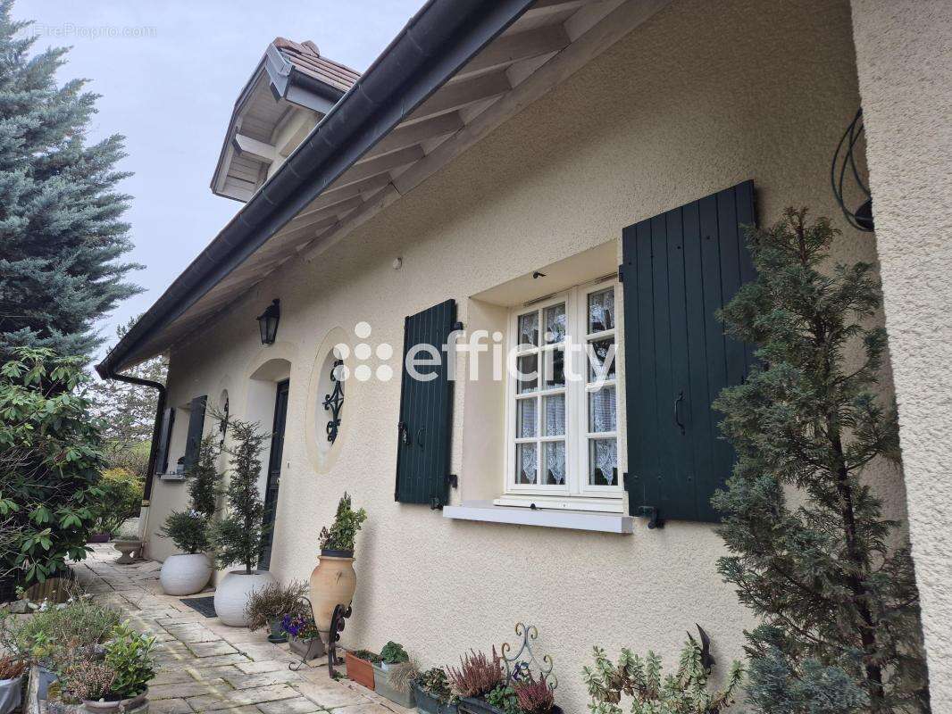 Maison à CHENS-SUR-LEMAN