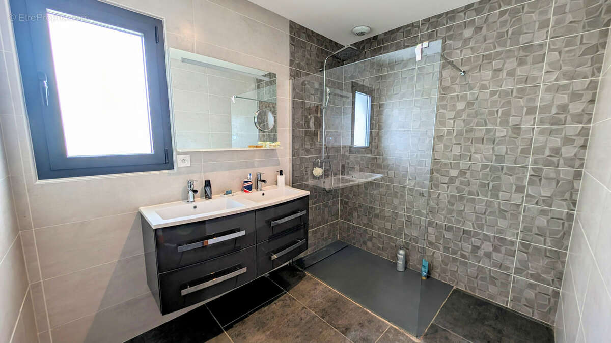 Maison à VILLELONGUE-DELS-MONTS