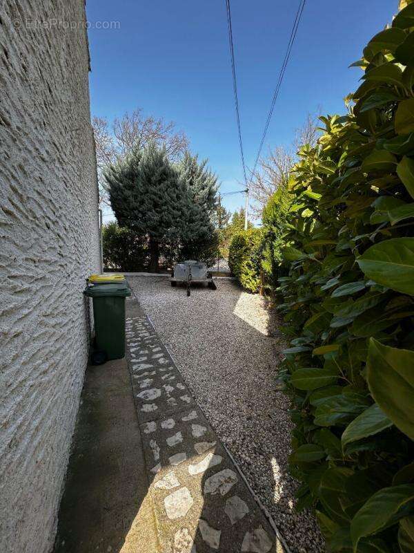 Maison à LE PUY-SAINTE-REPARADE