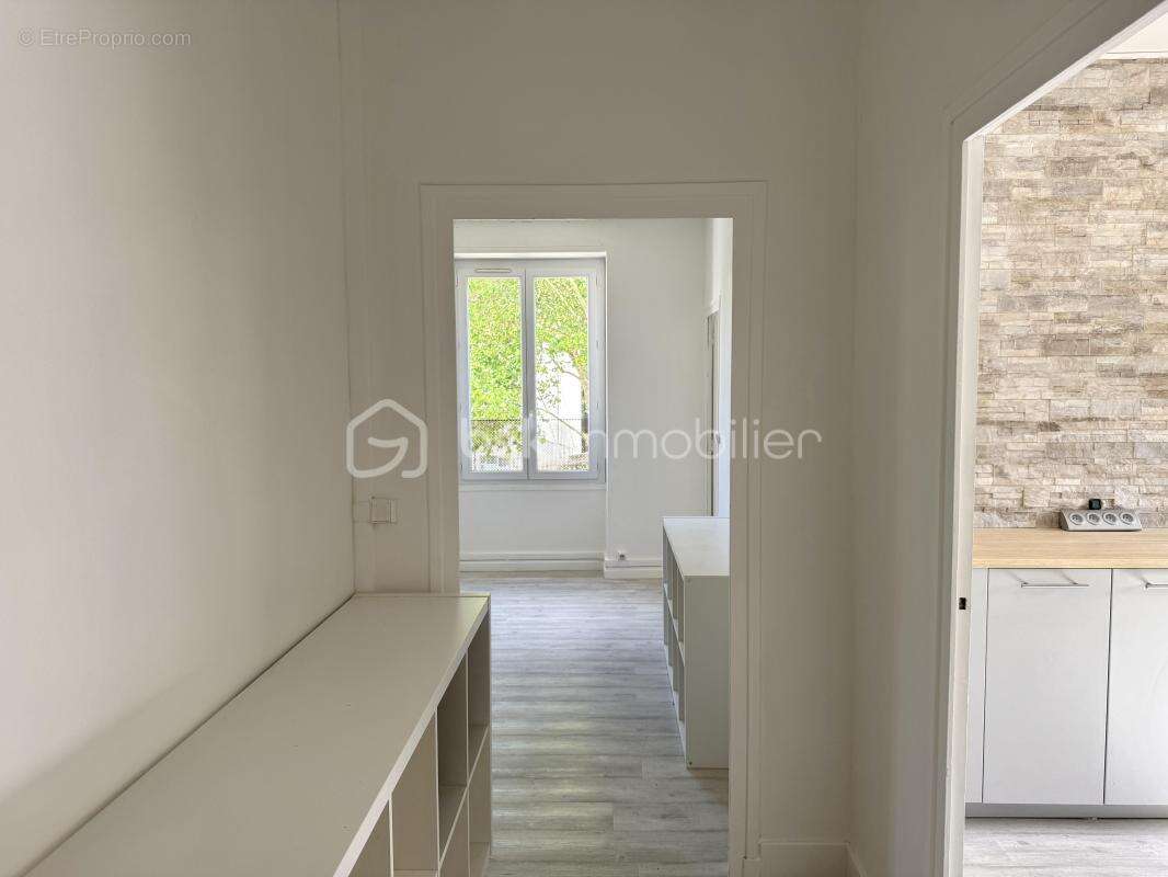 Appartement T3 offrant de beaux volumes et une excellente luminosité ! - photo 6