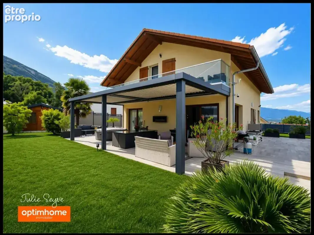 Maison familiale avec studio indépendant, terrasse exceptionnelle, garage, carport et vue dégagée – Chevrier - photo 2