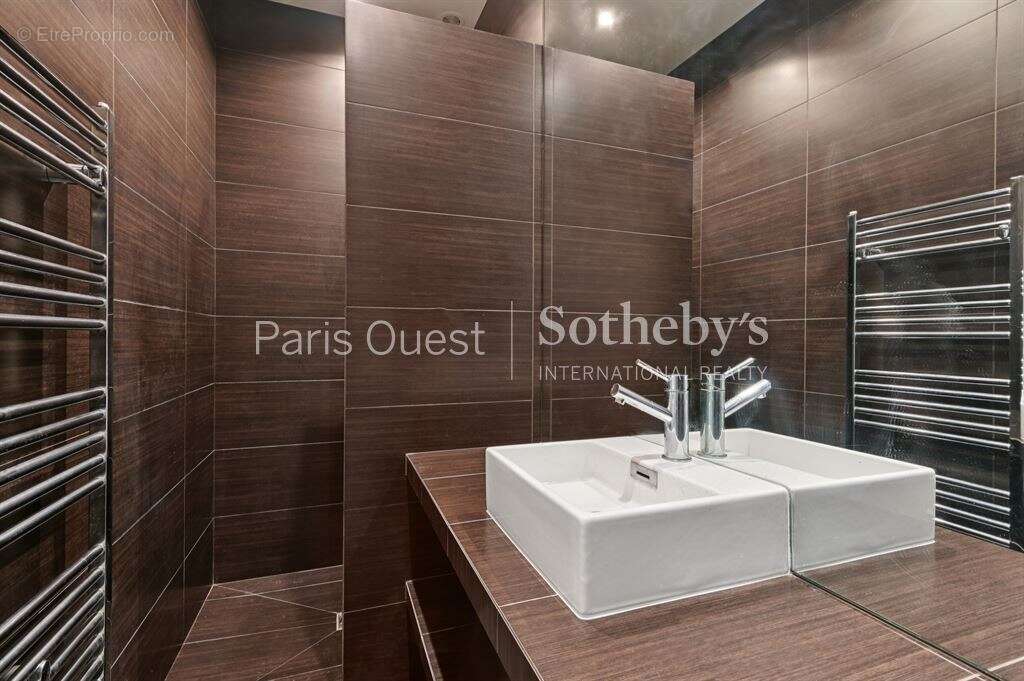 Appartement à PARIS-8E