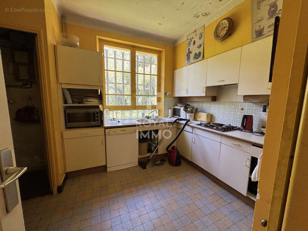 Maison sur 2 niveaux - 207m2 - garage et piscine - photo 6