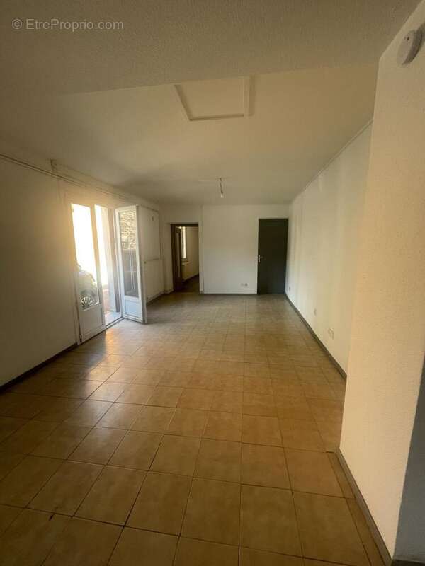 Appartement 69 m² à Saint-Georges-Les-Bains  - photo 3