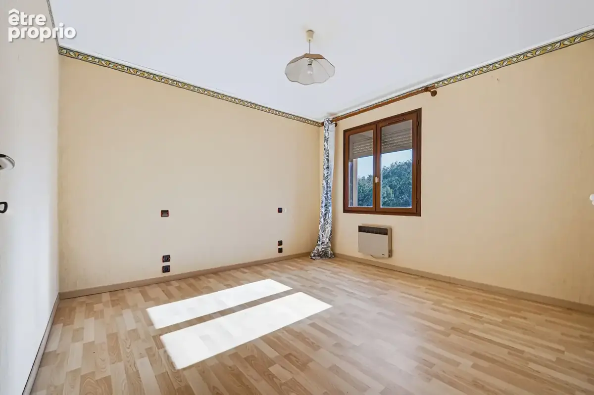 Maison à étage de 200 m² avec Terrain de 3378 m² et dépendance de 100 m² - photo 12