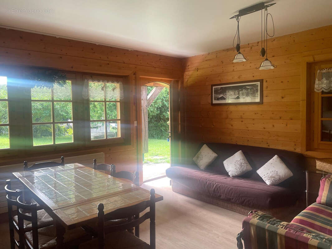 Maison à DEMI-QUARTIER