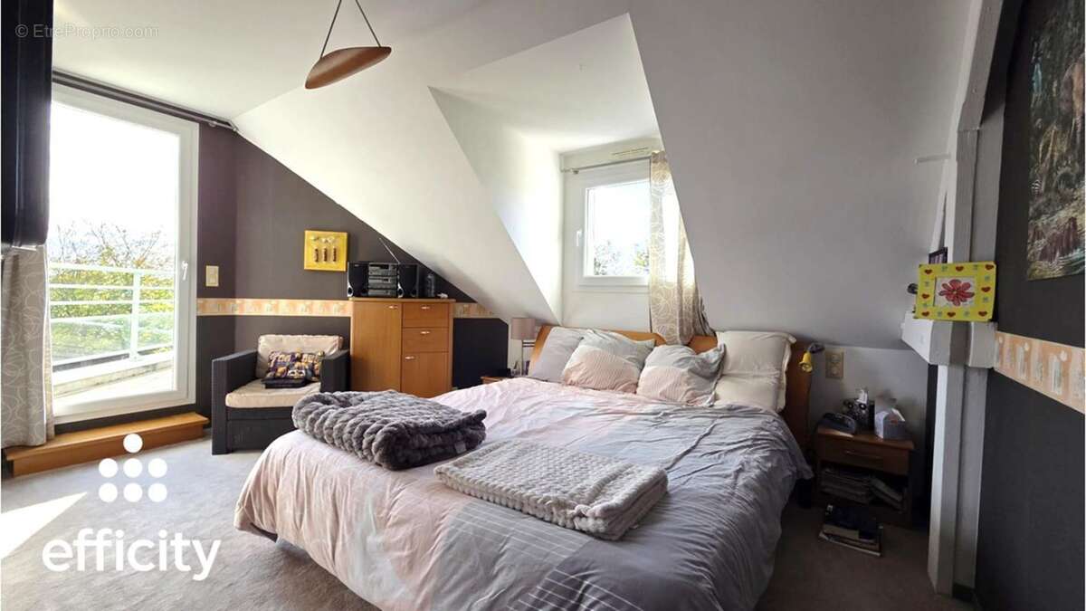 Maison à MONTREUIL-LE-GAST