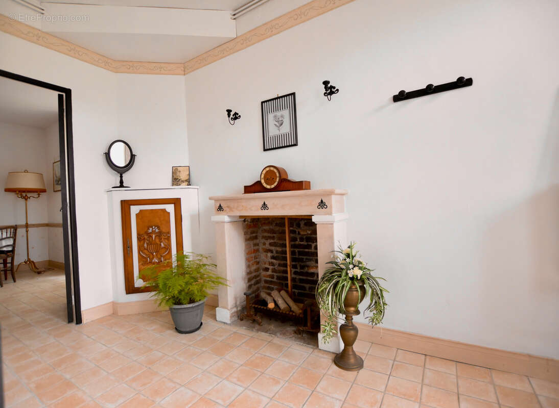 Maison à NEUFFONTAINES