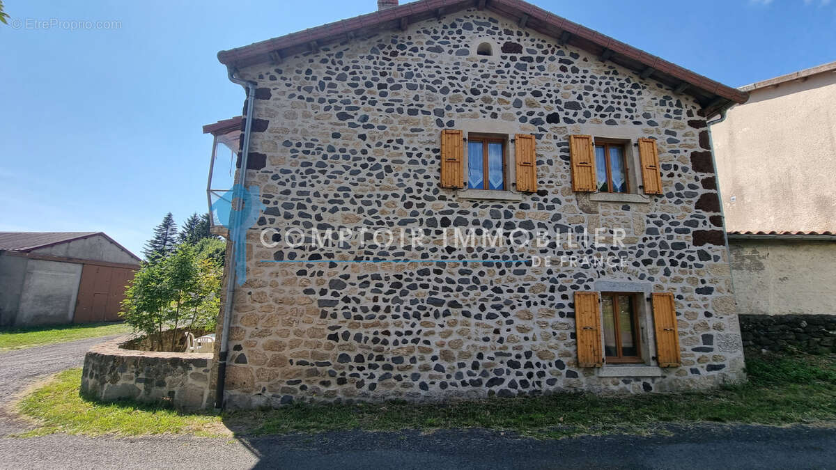 Dépt. 07 - A VENDRE à SANT-PAUL-DE-TARTAS - Ferme rénovée de 140 m2 - Parcelles de 357 m2 - photo 5
