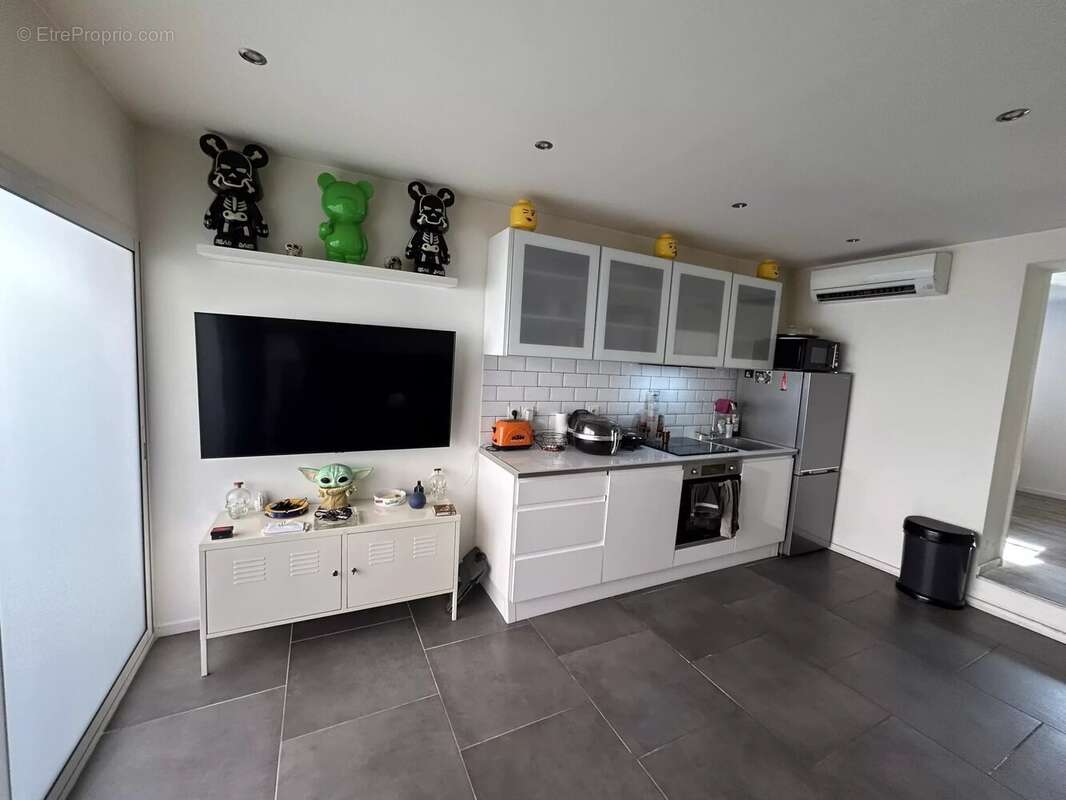 Commerce à VALLAURIS