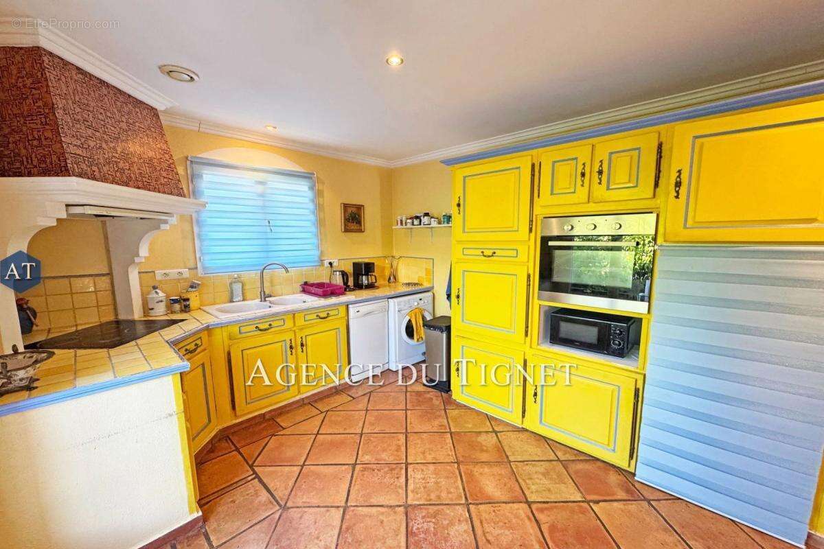 Maison à SAINT-CEZAIRE-SUR-SIAGNE