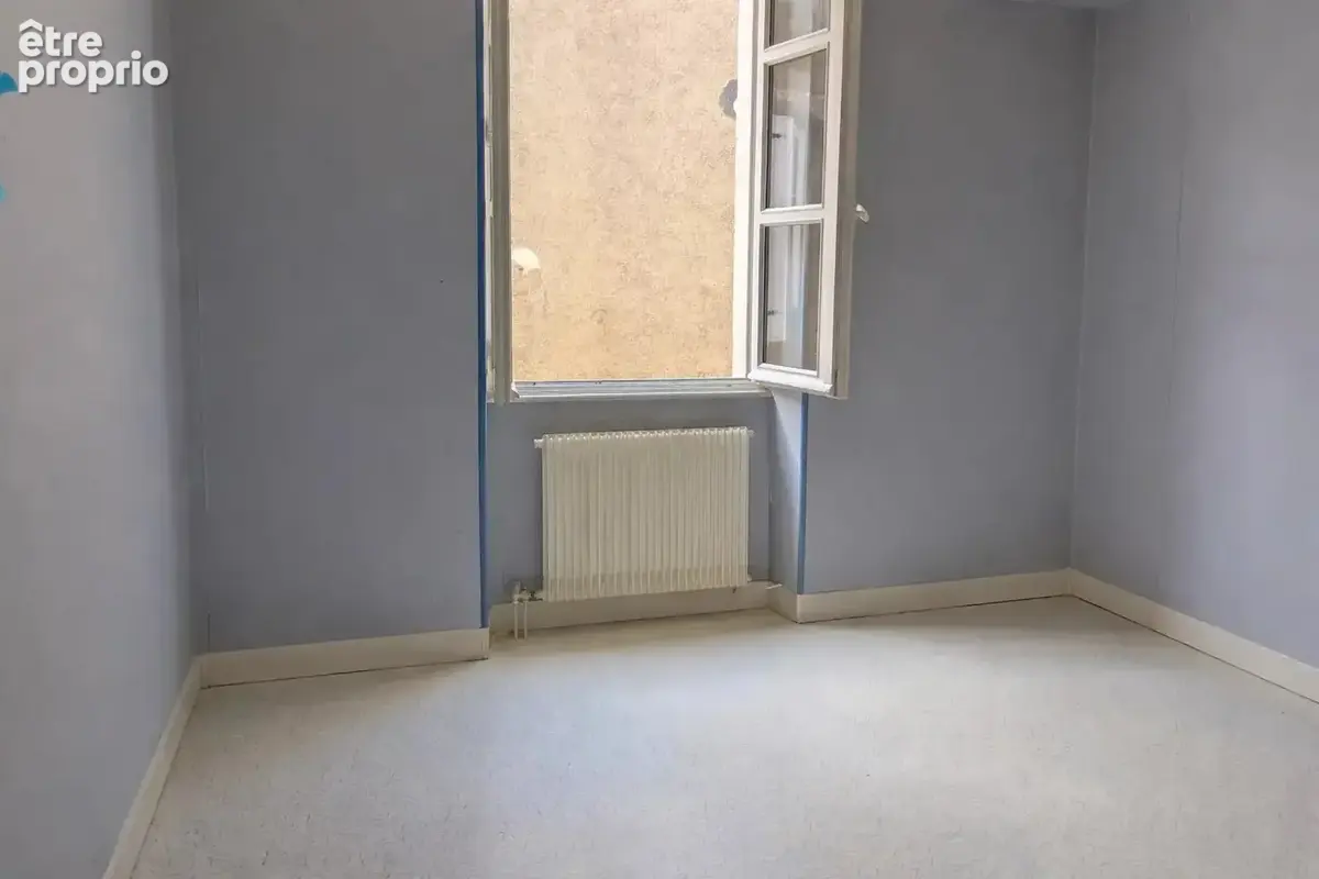 Appartement 9 pièces 228 m² à vendre à Chabanais (16150) - photo 5