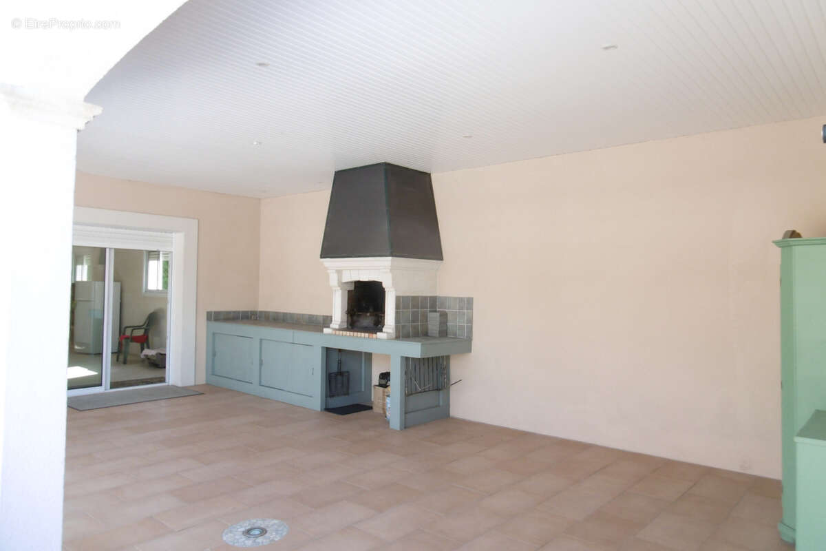 Maison à AMBARES-ET-LAGRAVE