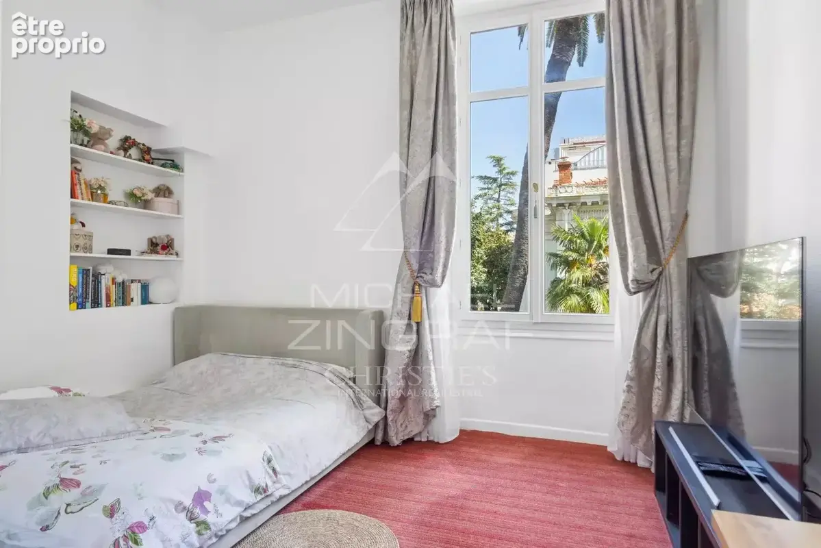 Bel appartement plein de charme, situé dans un élégant immeuble ancien de caractère - photo 11