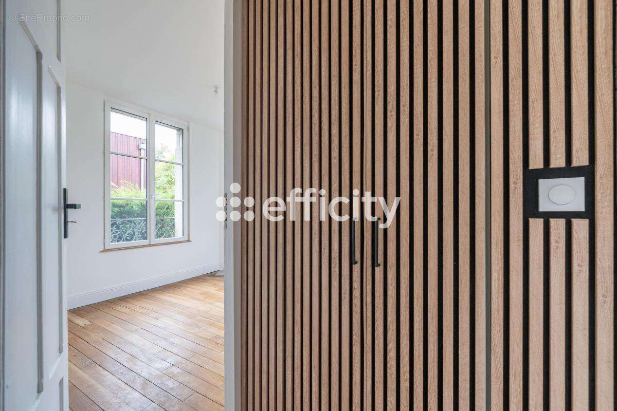 Appartement à VILLE-D&#039;AVRAY